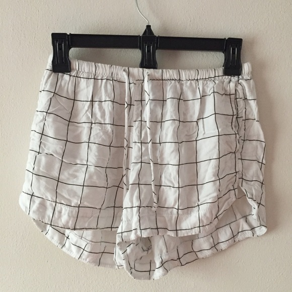 Brandy Melville eve grid high rise shorts white s - Picture 3 of 6